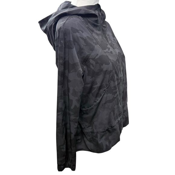 lululemon Pack It Up Jacket Water Wind Resistant Hooded Vented Camo Size 2 - Picture 2 of 8